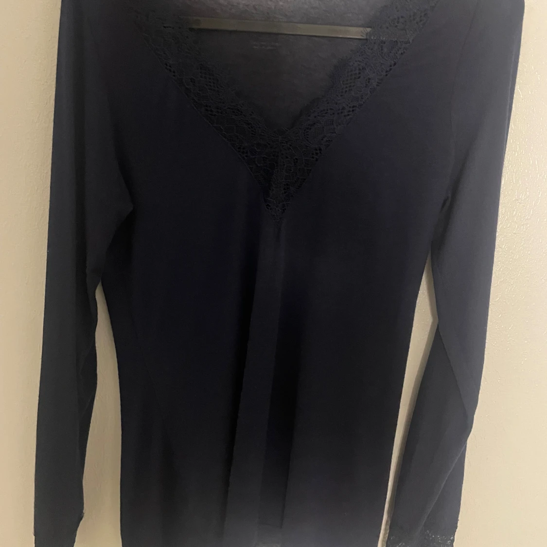 Mörkblå långärmad spetsblus - 3