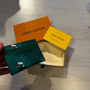 . -  Riktigt fet plånbok, riktigt skön golf design perfekt för alla som gillar golf. Skriv till mig vid funderingar. Priset kan diskuteras vid snabb affär. Extremt eftertraktad på plick så först till kvarn 💫