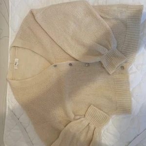 Ljusgul kofta - Ljusgul kofta från Gina tricot!❣️