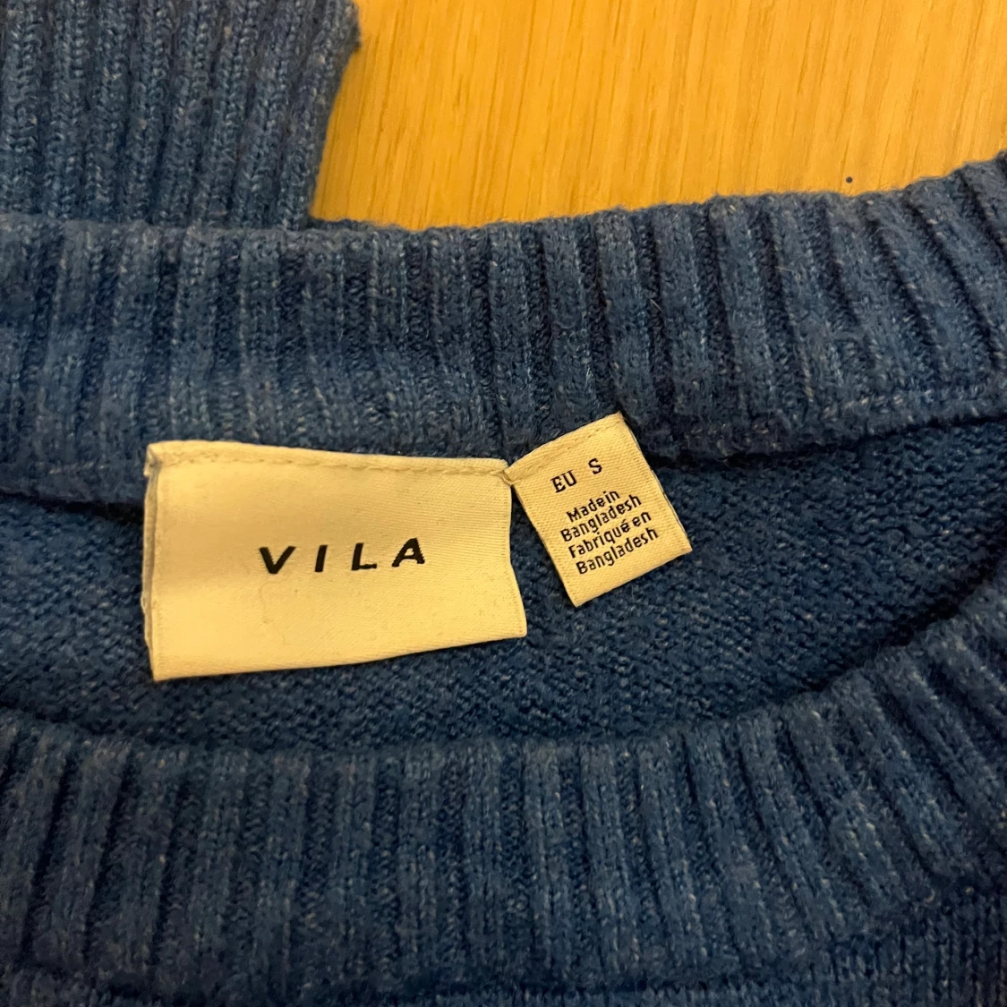 Blå och rosa stickade tröjor från vila - 1