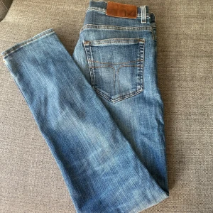 Tiger of Sweden Jeans - Säljer nu mina snygga Tiger of Sweden jeans! Storleken  är 30/32. De har inga defekter och sitter riktigt skönt runt benet! Modell, EVOLVE.          Skickar alltid inom 24h!✅👀