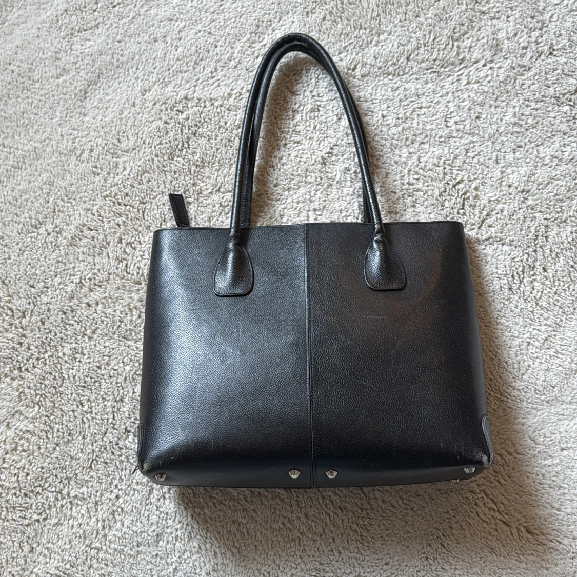 Svart handväska från Lottusse i skinn