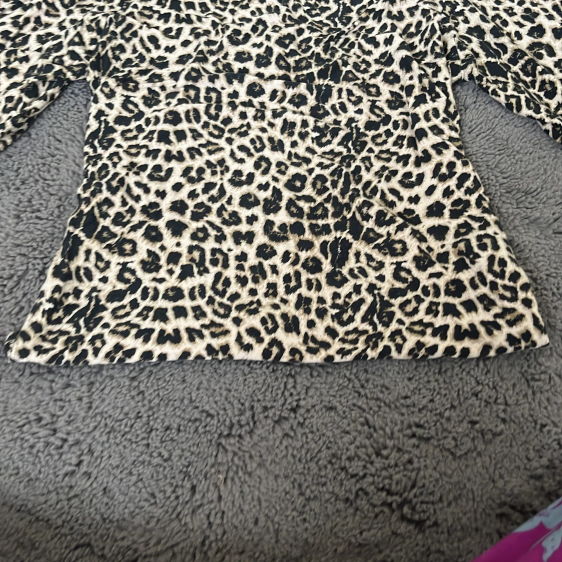 Leopardmönstrad topp i beige och svart XS - 4