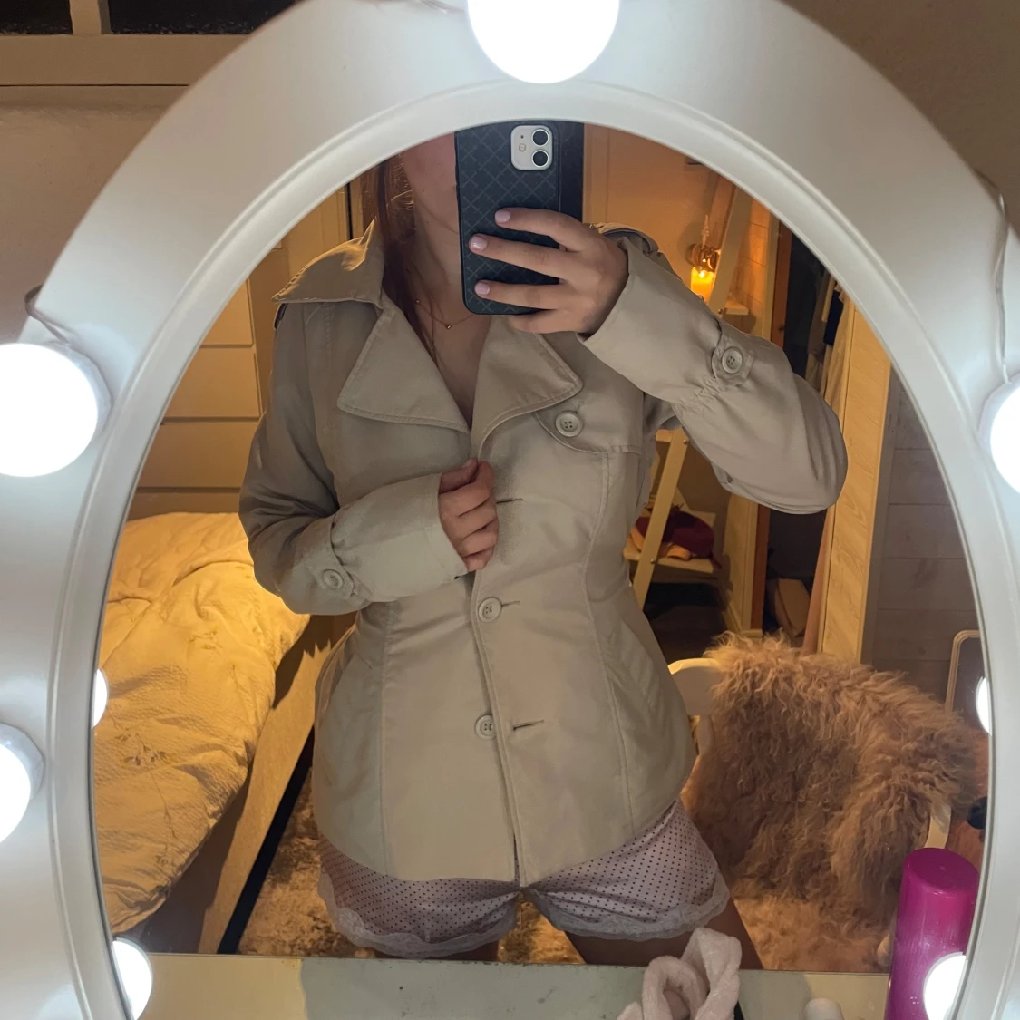 Beige trenchcoat med bälte