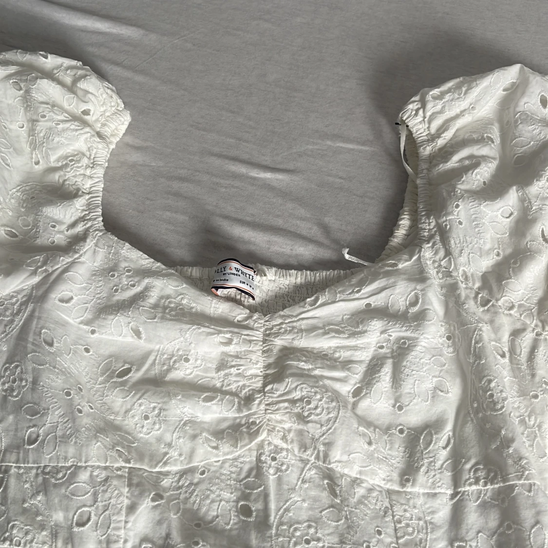 Vit kortklänning från Lily & White