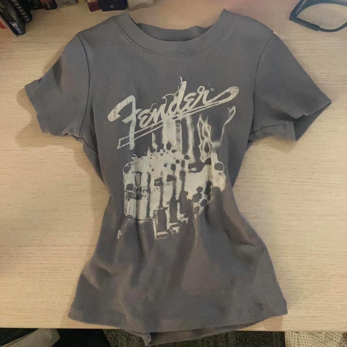 Grå Fender t-shirt med tryck och en downtown T-shirt. - 1