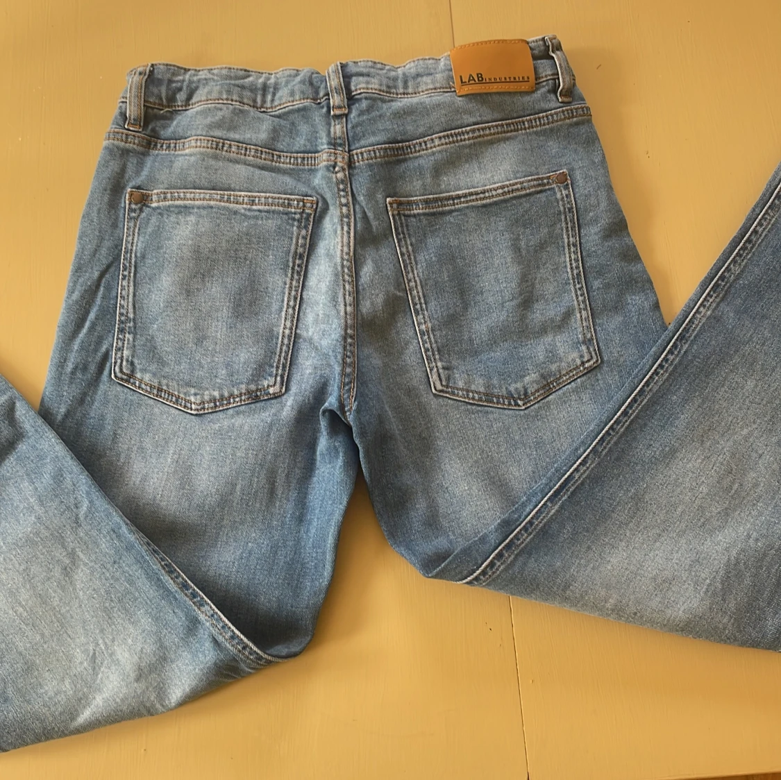 Blå retro jeans från LAB Industries - 1