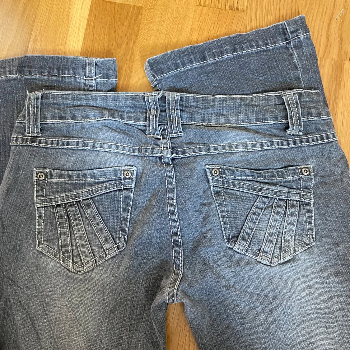 Grå bootcut jeans från Streetwear Society