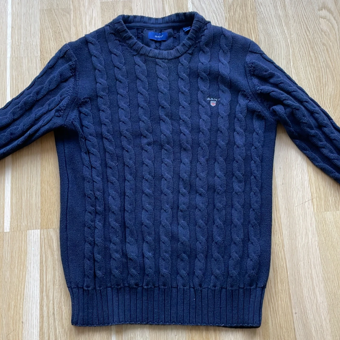 Mörkblå kabelstickad tröja GANT, stl 146/152 - 1