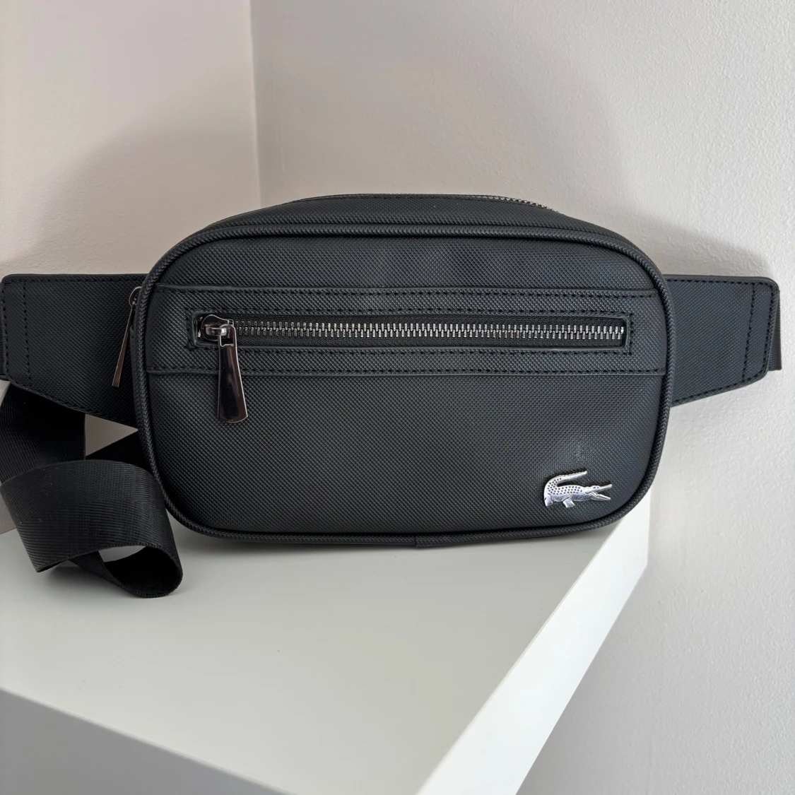 Svart midjeväska från Lacoste - 1