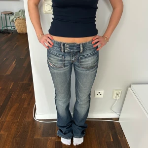Diesel jeans  - Lågmidjade dieseljeans, storlek XS. midja: 37x2 cm innerbenslängd: 84 cm