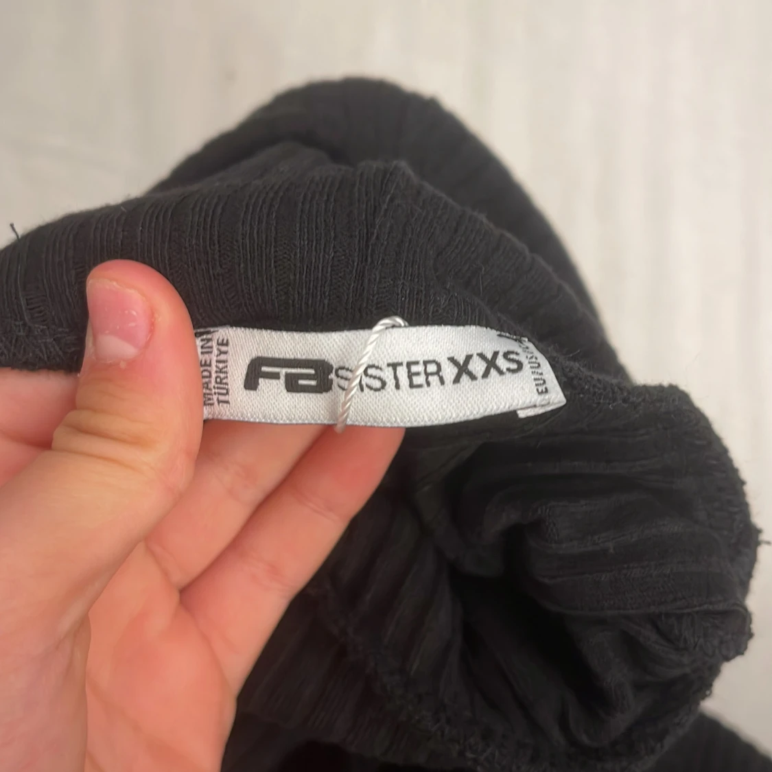 Svart ribbad tröja från FASISTER - 1