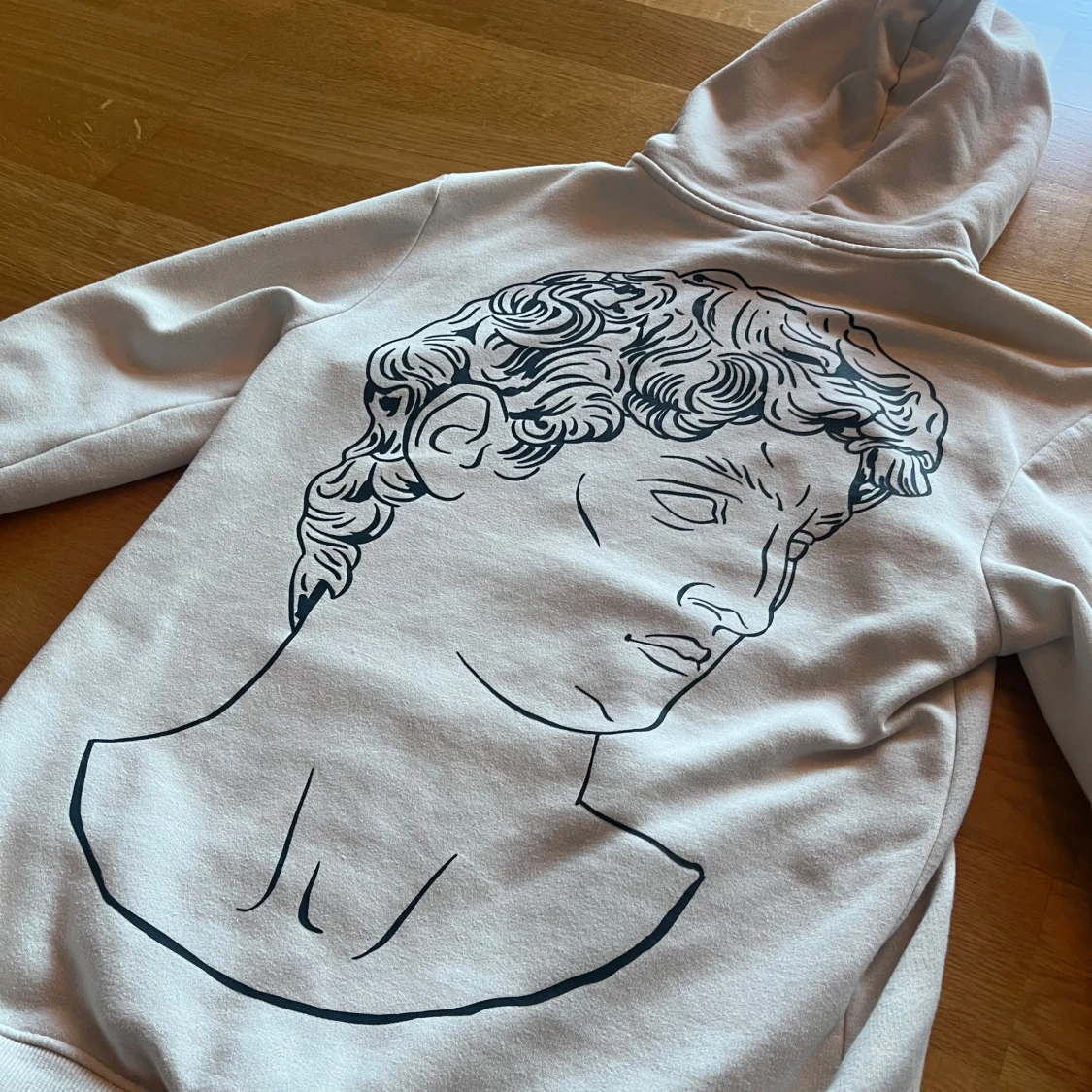 Vit hoodie med tryck  - 2