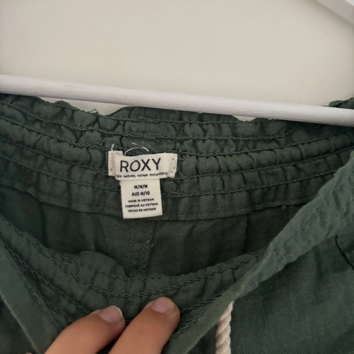 Gröna linnebyxor från Roxy med snörning - 2