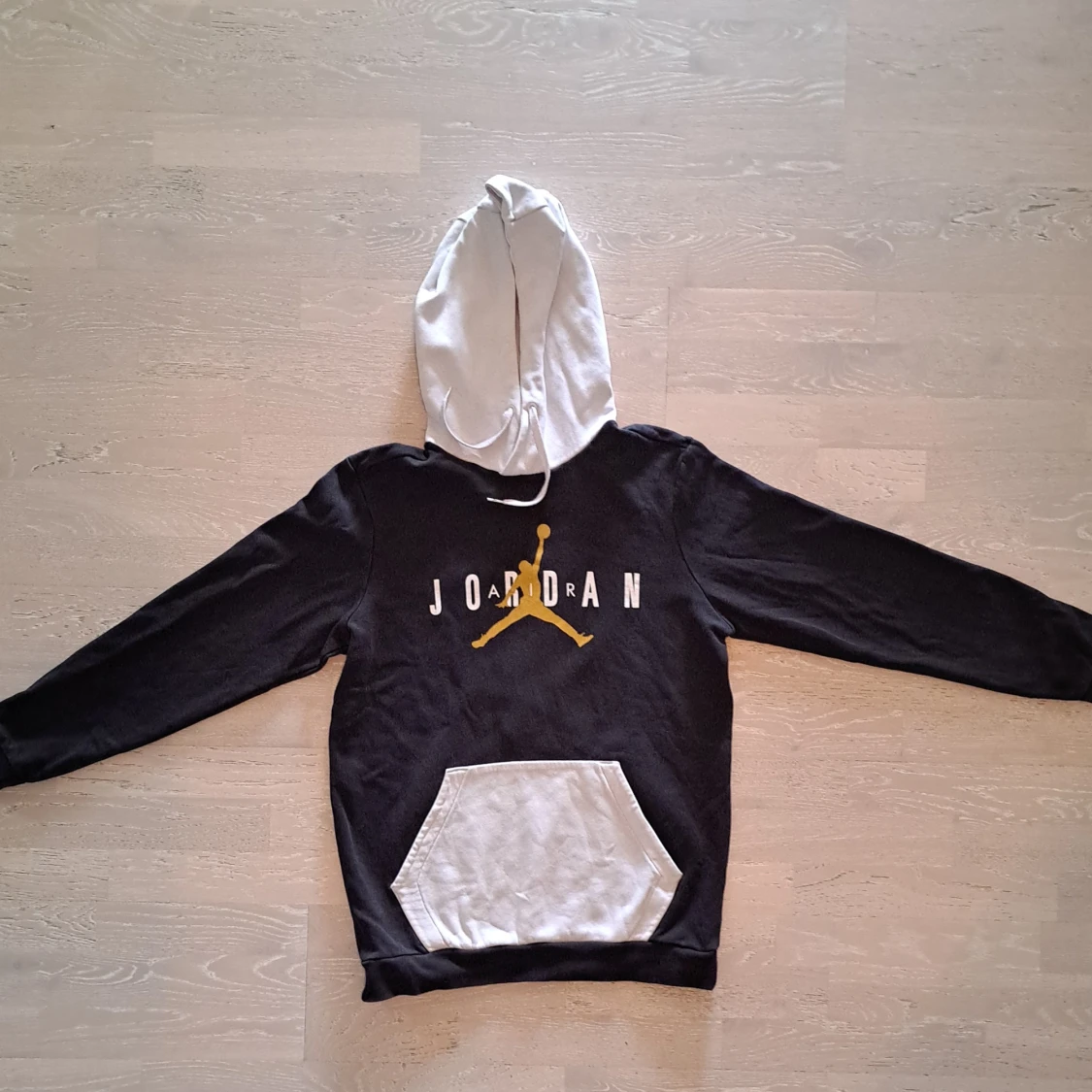 Air Jordan hoodie med vit huva och ficka - 1