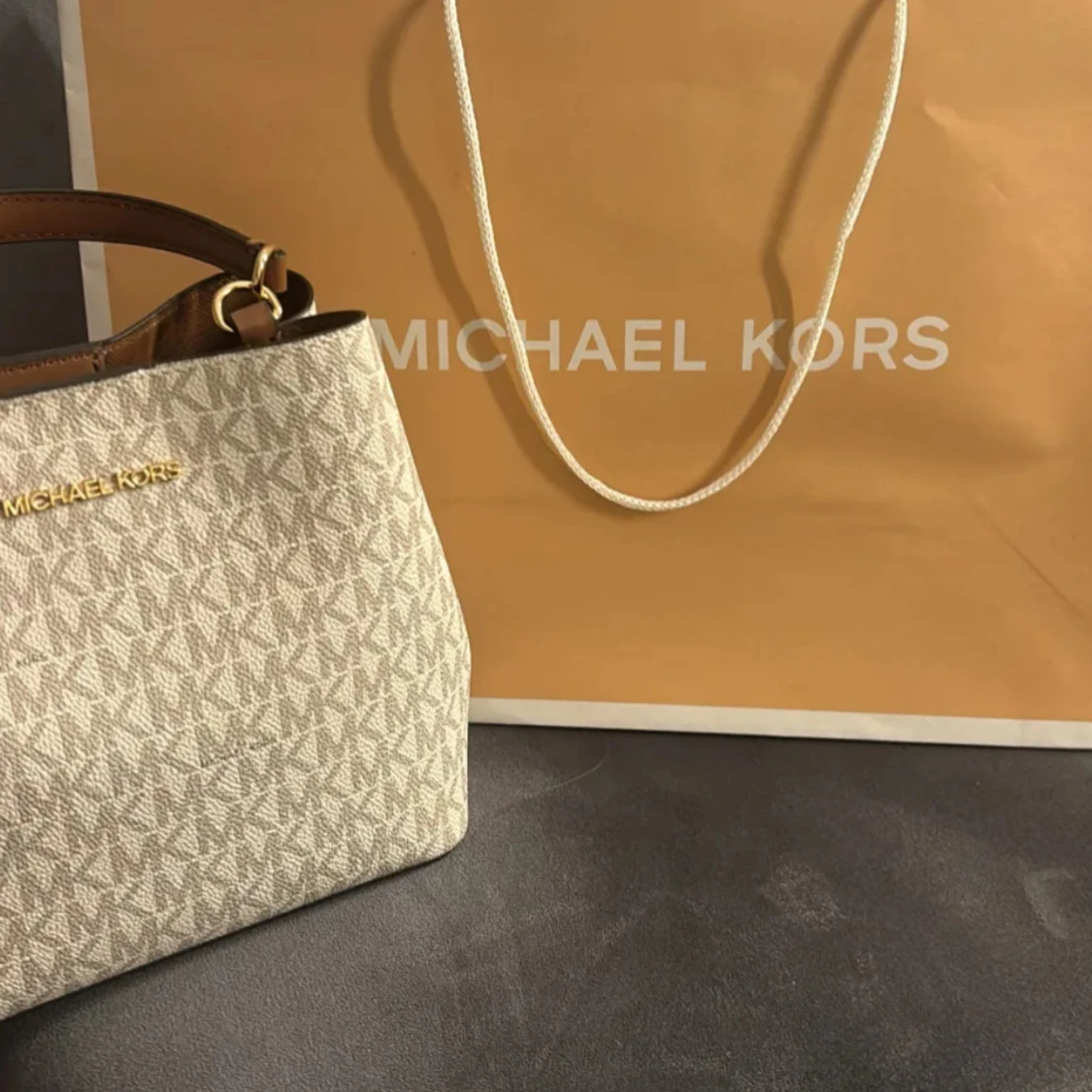 Handväska från Michael Kors - 4