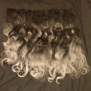 Löshår med clips  - Syntet 