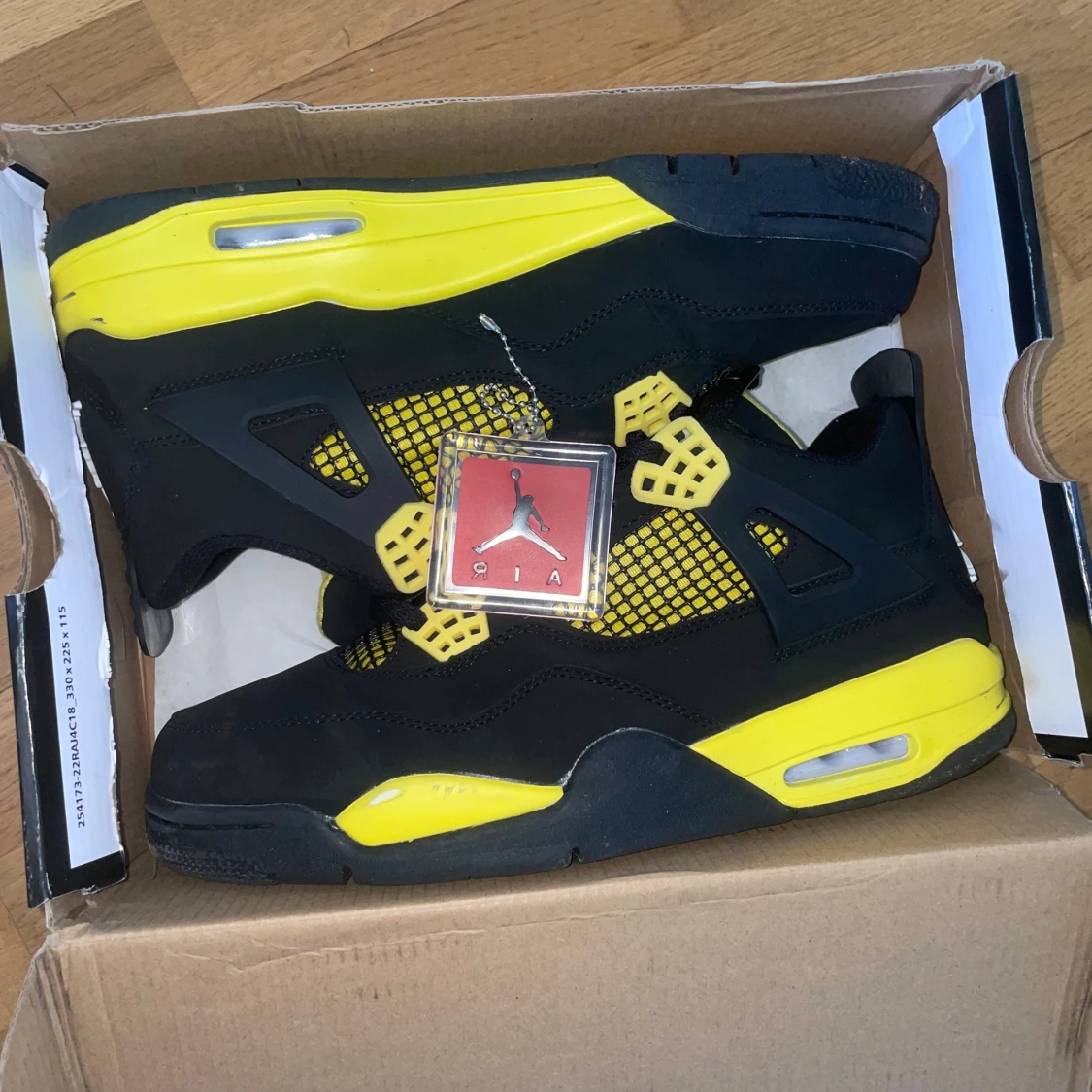 Jordan 4 retro thunders