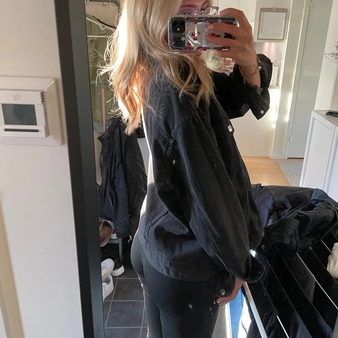 Svart oversized jeansjacka - 1