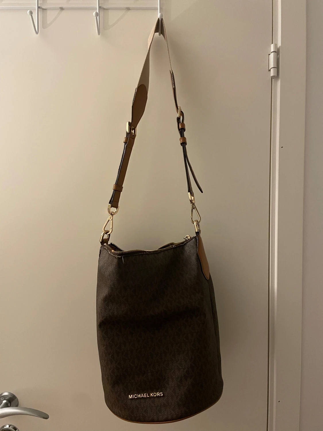 Brun axelväska från Michael Kors