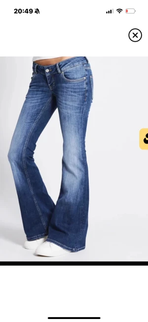 Blå bootcut jeans med låg midja - Lager 157. Jeans: Blaze. Använda kanske 2 gånger. Som helt nya i skicket. 