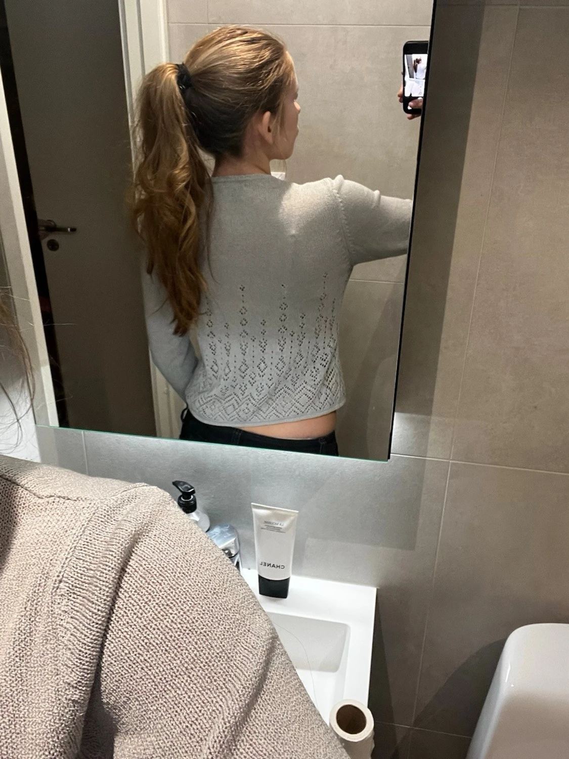 Ljusgrå stickad kofta med spetsmönster - 2