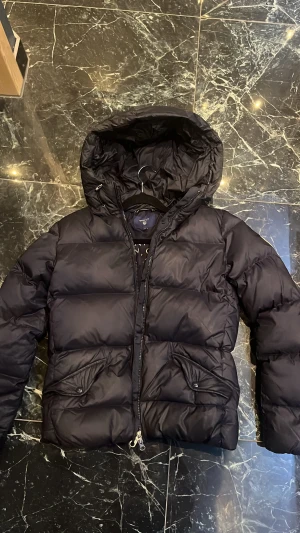 Gant vinterjacka - Topp skick! Användes ca 1 vecka förra vintern.
