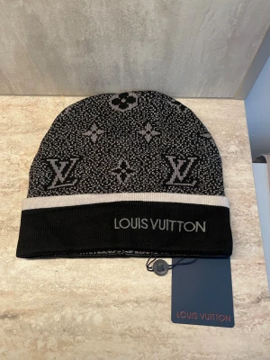 Mössa - Bra kvalitet till ett suveränt pris, påse ingår!!!