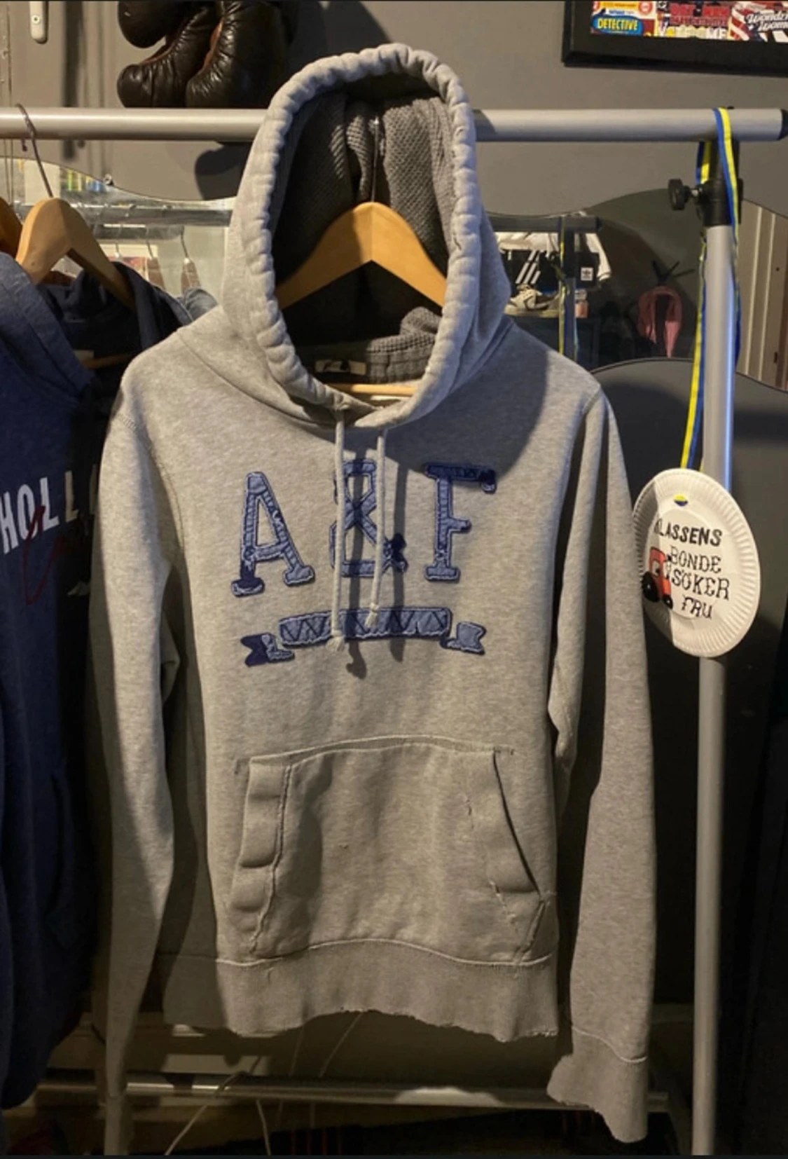 Grå hoodie från Abercrombie & Fitch