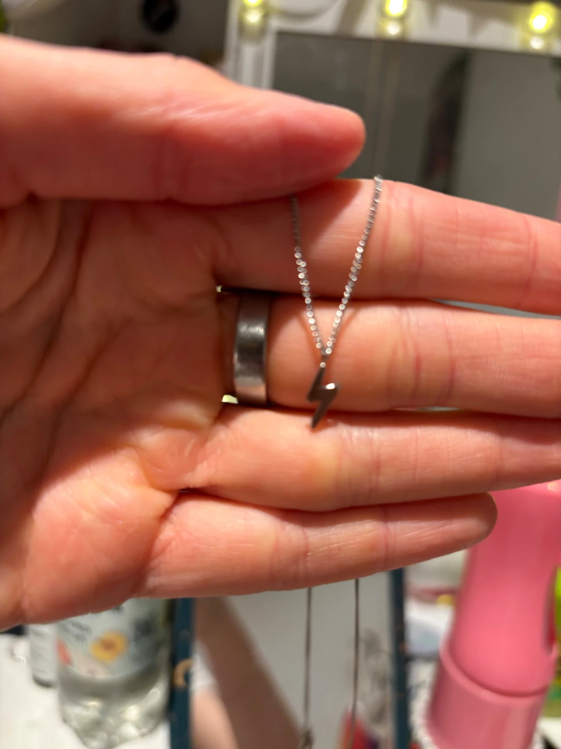 Silverfärgad blixt-halsband ifrån Edblad - 2