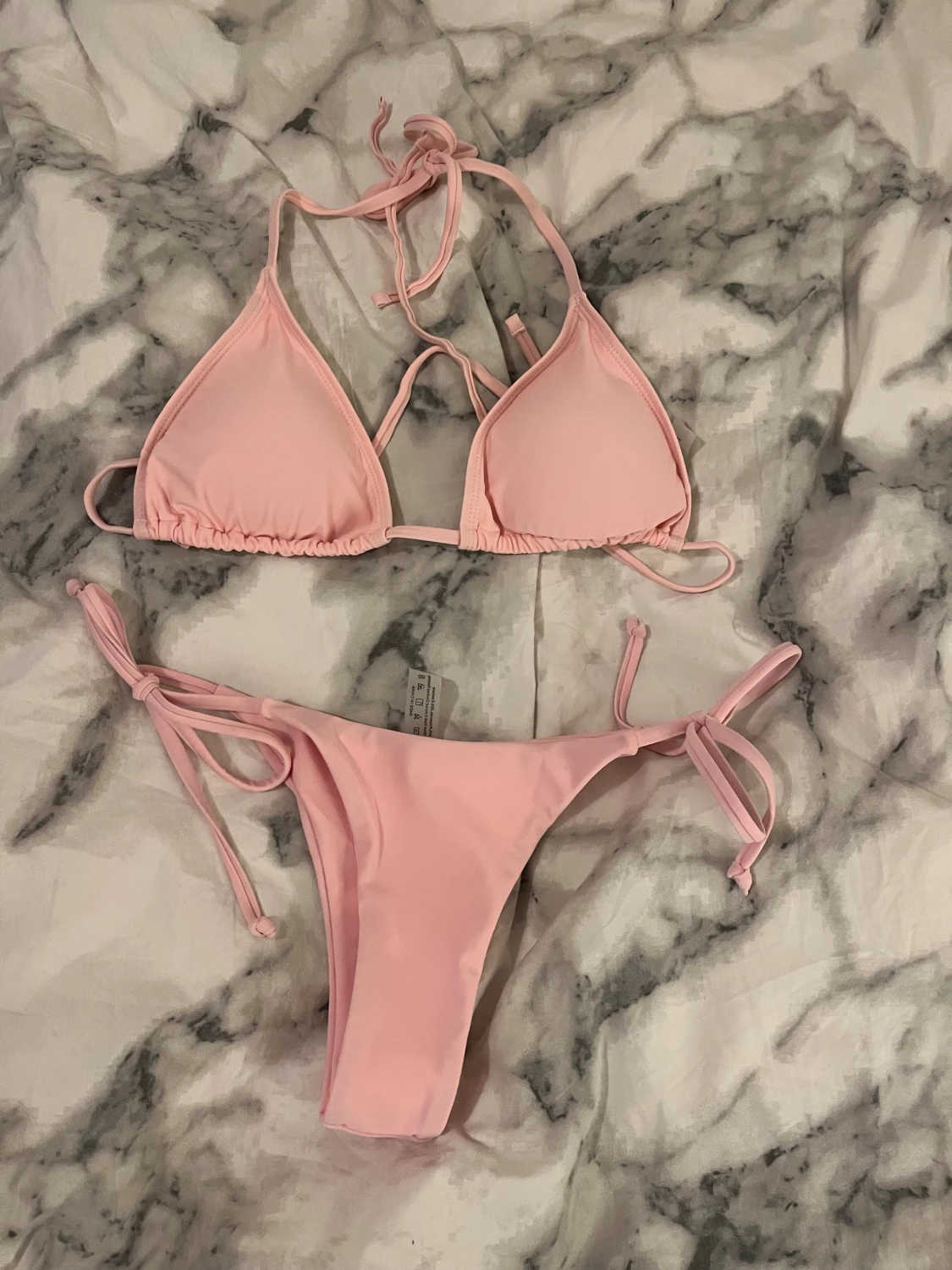 Ljusrosa bikini med knyt