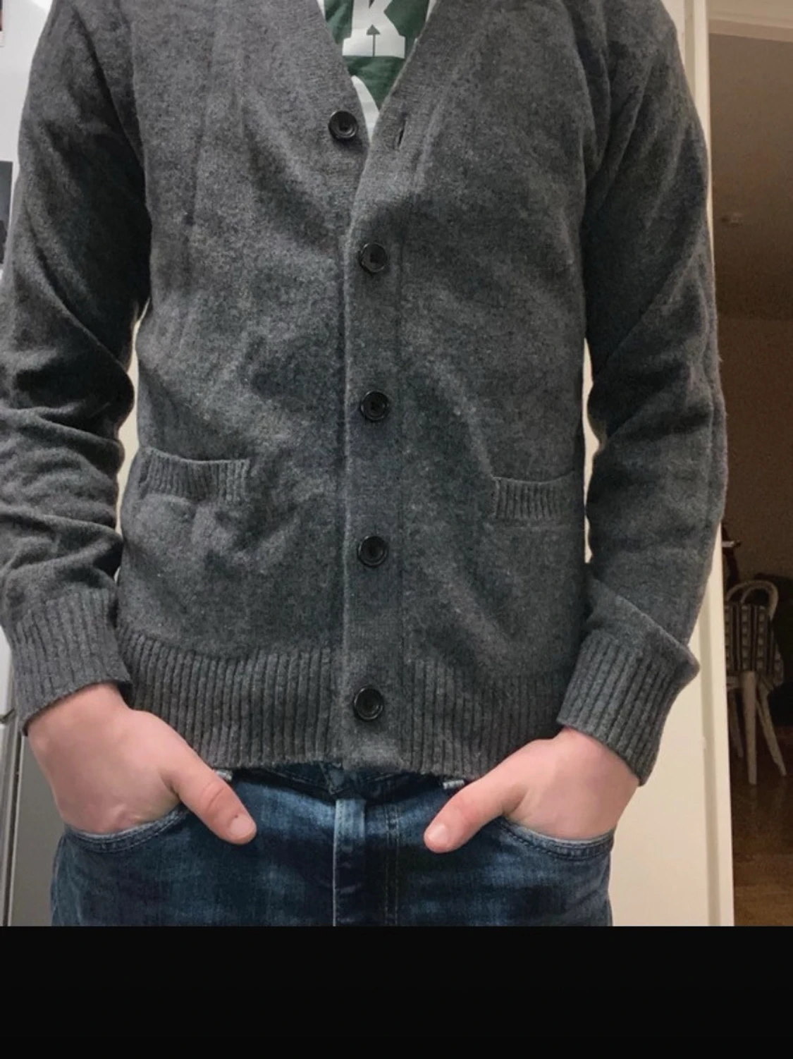 Mörkgrå kofta från Uniqlo