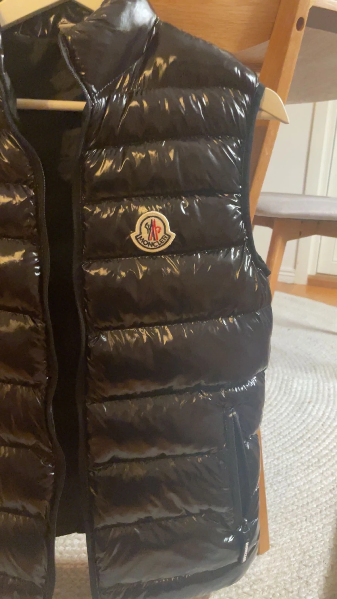 Svart dunväst från Moncler - 1