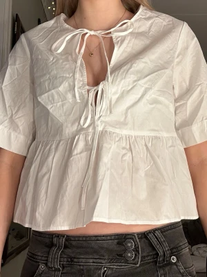 Blus från H&M - !behöver strykas! Fin blus från h&m. Storlek S