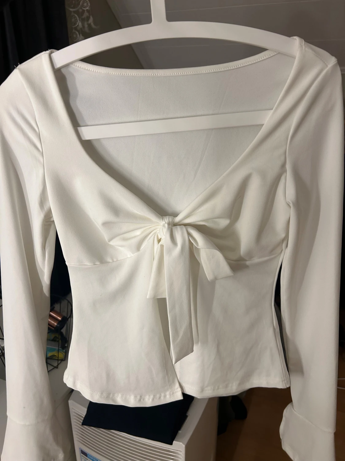 Vit topp med knytning  - 1