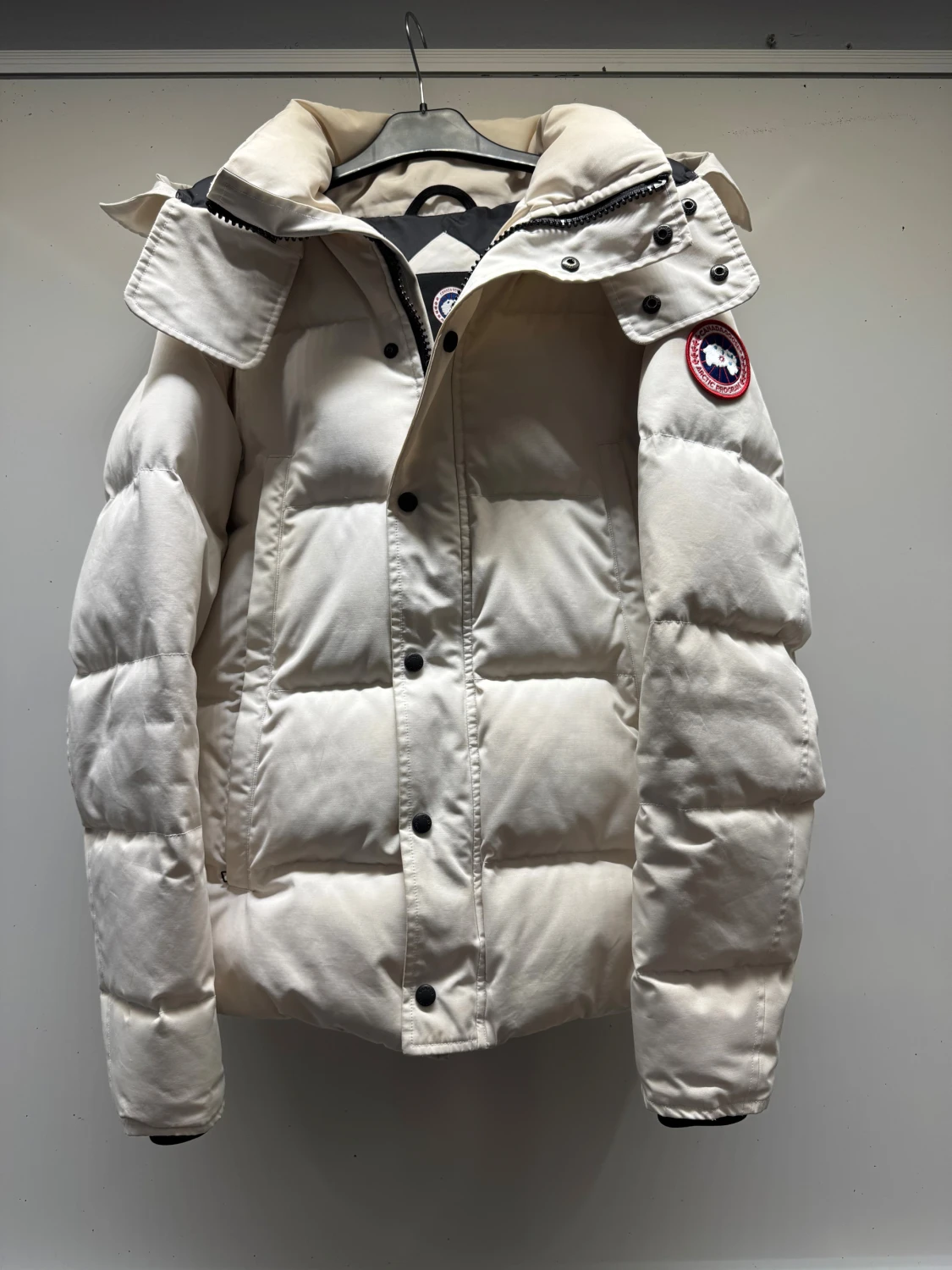 Vit pufferjacka från Canada Goose
