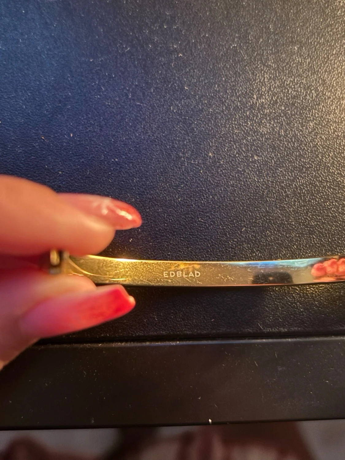 Guldarmband med nitar från Edblad - 2