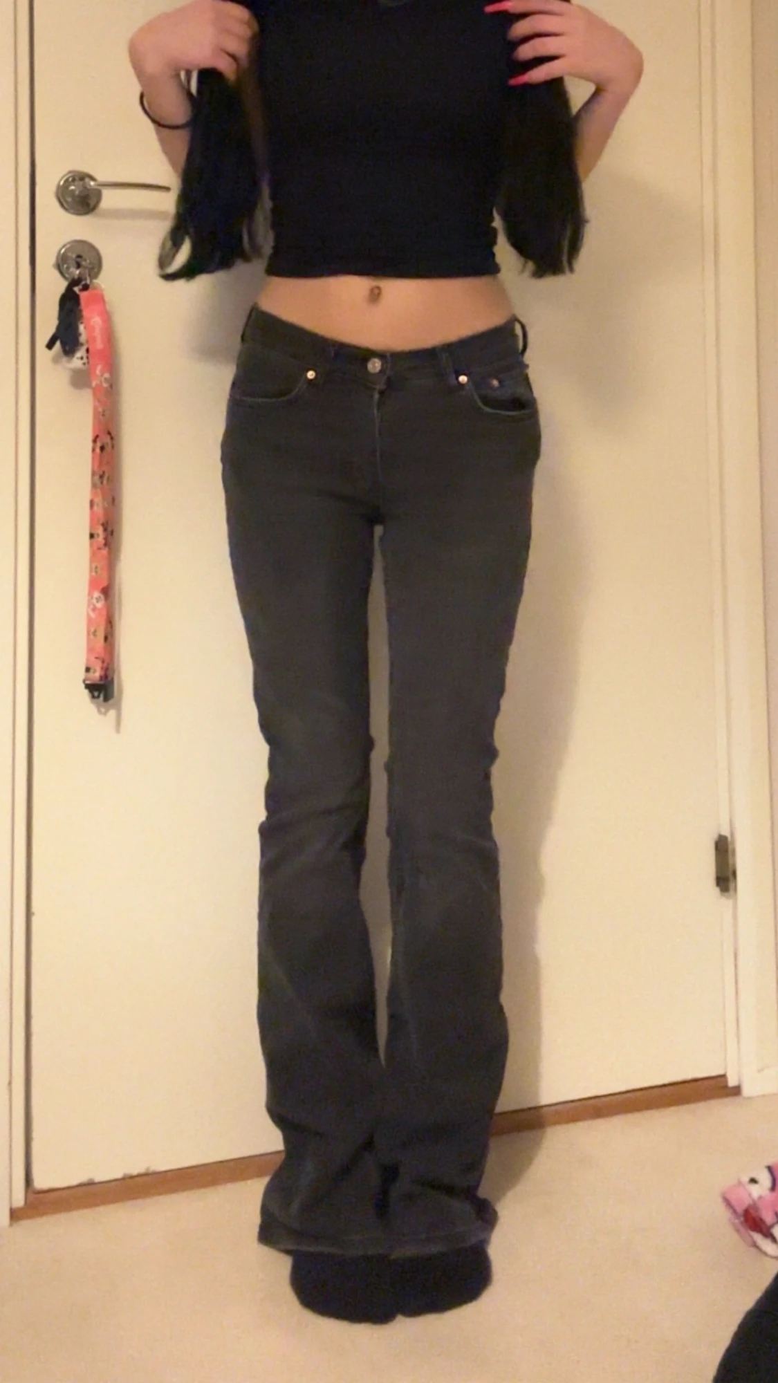 Svarta bootcut jeans från gina tricot