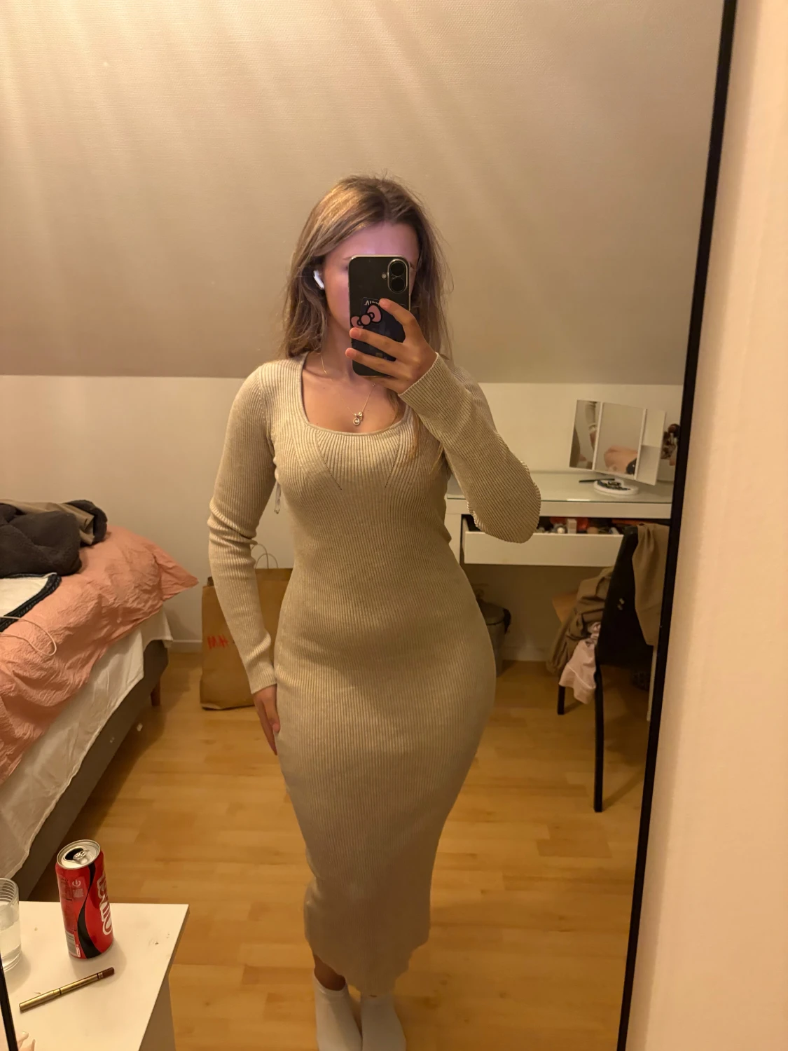 Beige ribbad långklänning