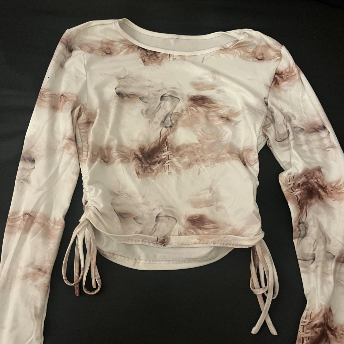 Marmor croppad långärmad topp