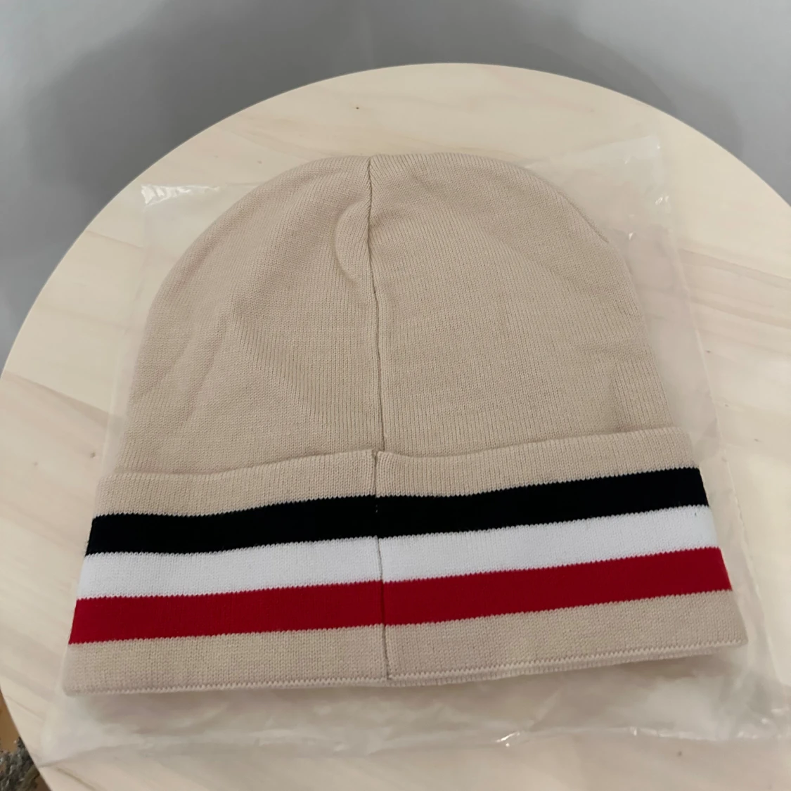 Beige Moncler mössa med ränder - 2