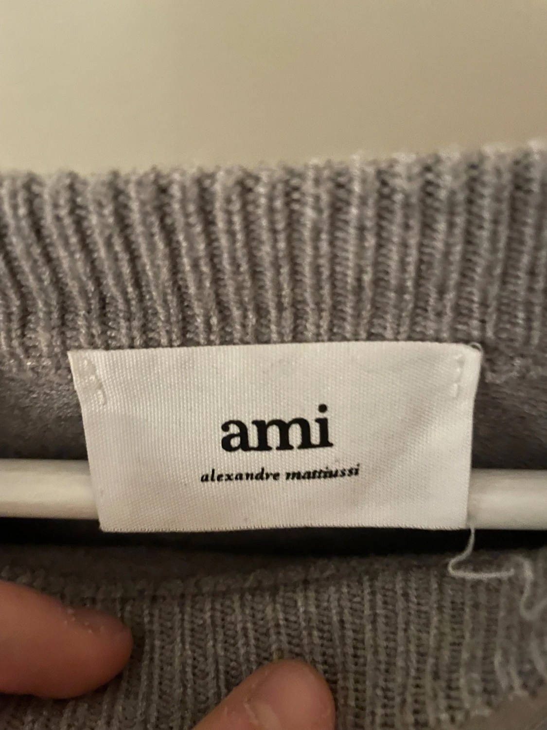 Grå stickad tröja från Ami - 1