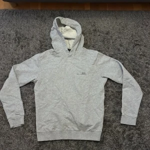 APC hoodie  - Storlek- S, skick 9/10, snören kommer med!