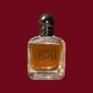 Emporio Armani Stronger With You - Stronger with you, den doftar jättegott och är sparsamt använd. Perfekt parfym till jul