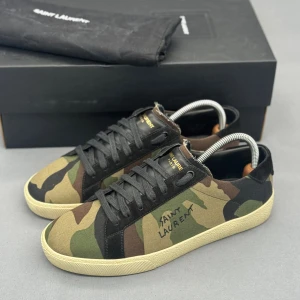 Saint Laurent Skor | 41 - Saint Laurent sneakers | Grymt skick! | Original dustbag ingår | INGA BYTEN | Fraktar spårbart eller möts upp i Täby 