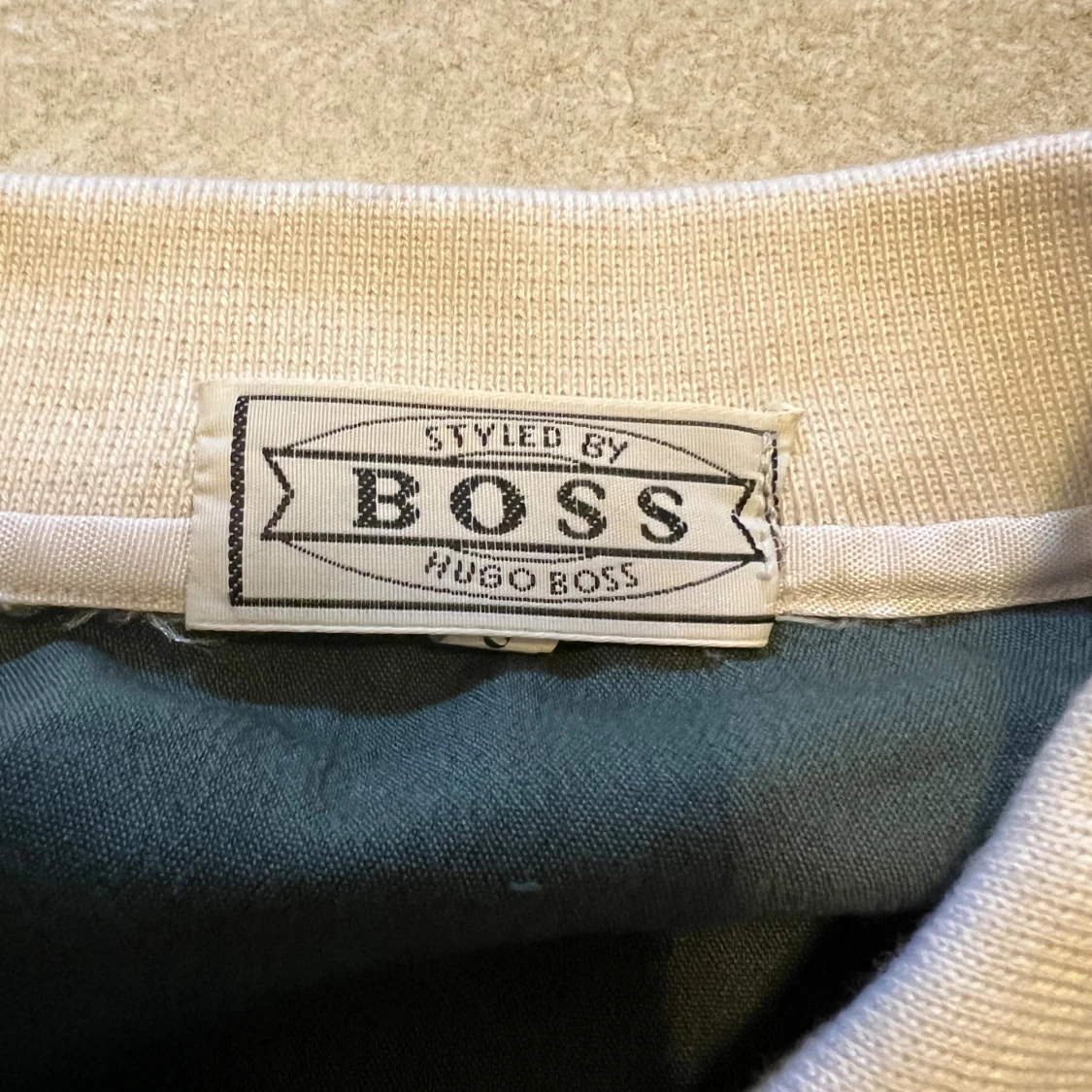 Grön bomberjacka från Hugo Boss  - 2