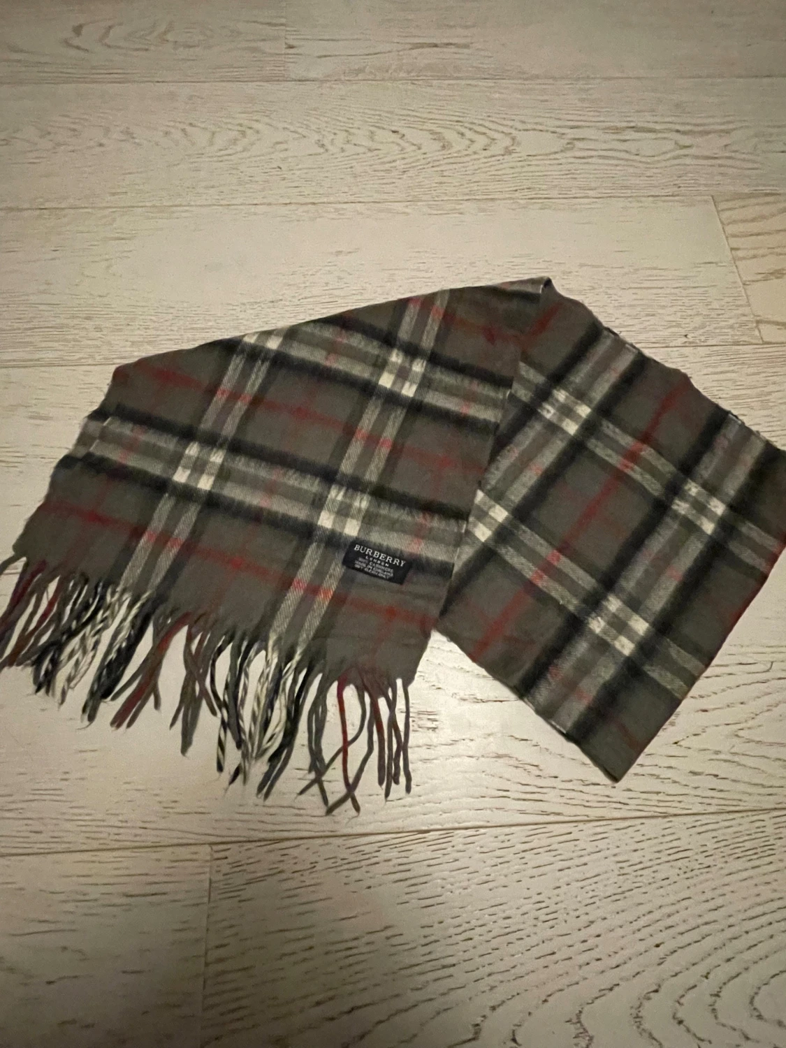 Rutig grå halsduk från Burberry - 2