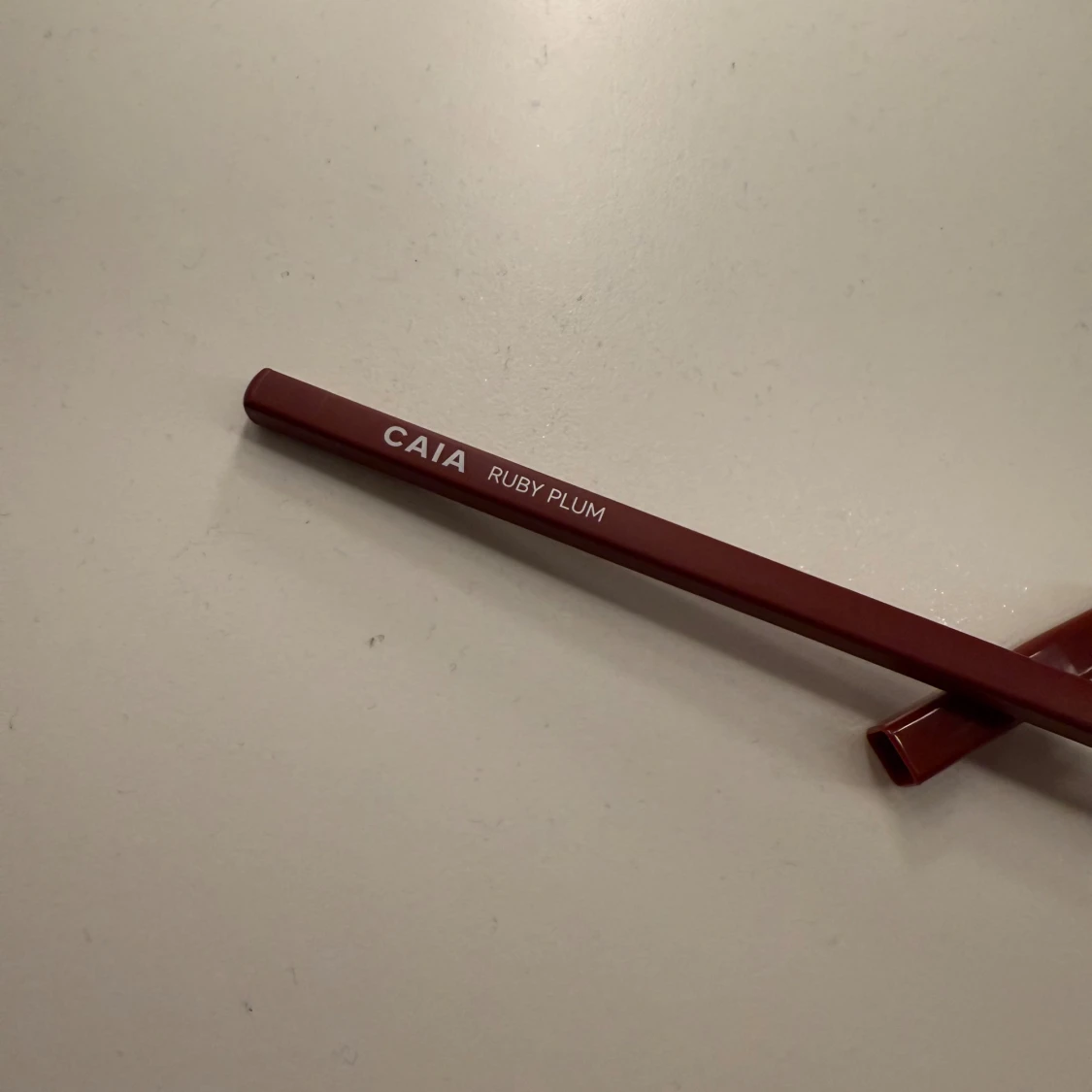 CAIA Lipliner Ruby Plum ( från julkalendern 2025 ) - 1