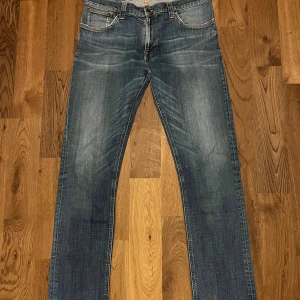 Blå jeans från Nudie Jeans W36 L36 - Snygga blå jeans från Nudie jeans med storlek W36 och L36