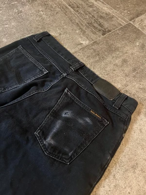 Dry Nudie Jeans - tja! säljer mina stört feta nudies med en riktigt snygg bakficka i storlek 30/34👏 Skriv ifall ni har några som helst frågor🫡